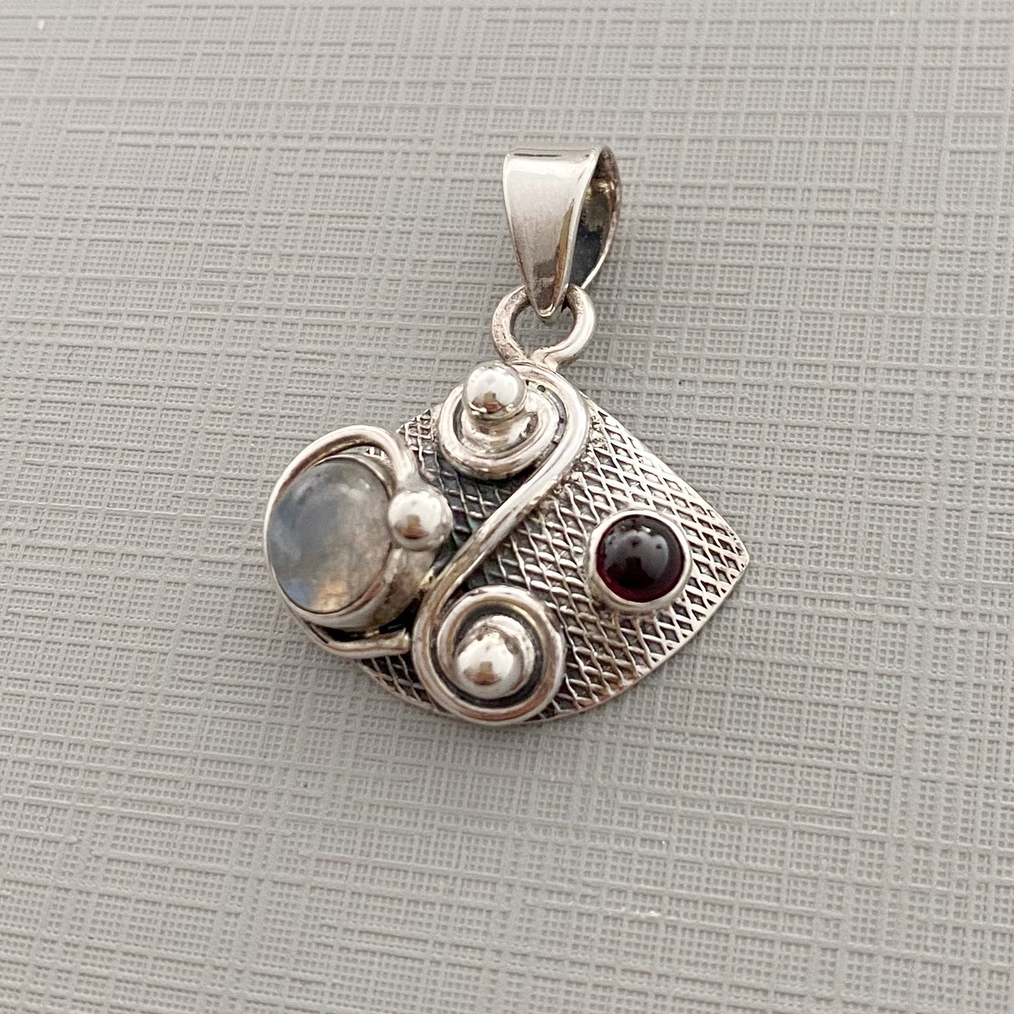 SWIRL STONE pendant