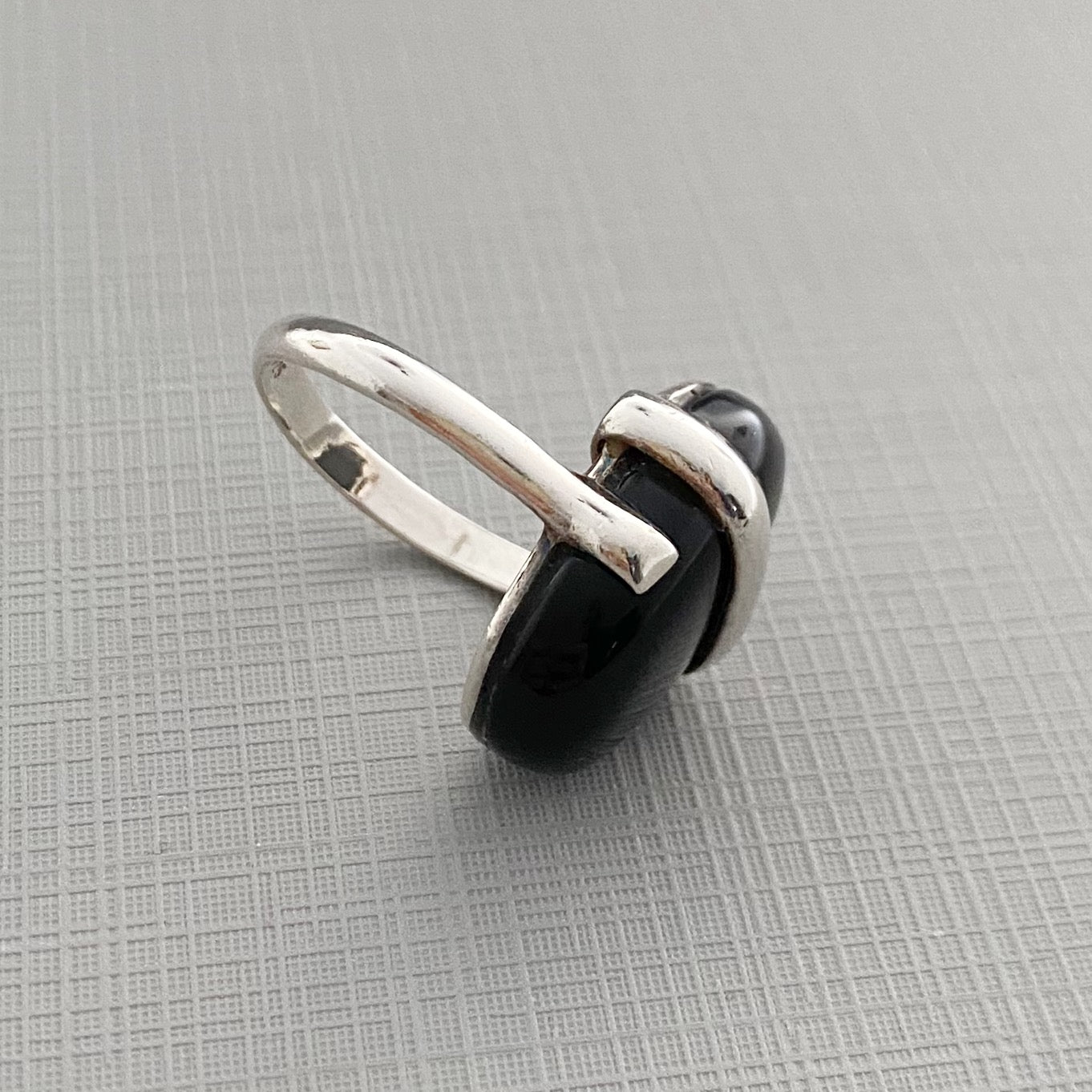SILVER WRAP ONYX ring