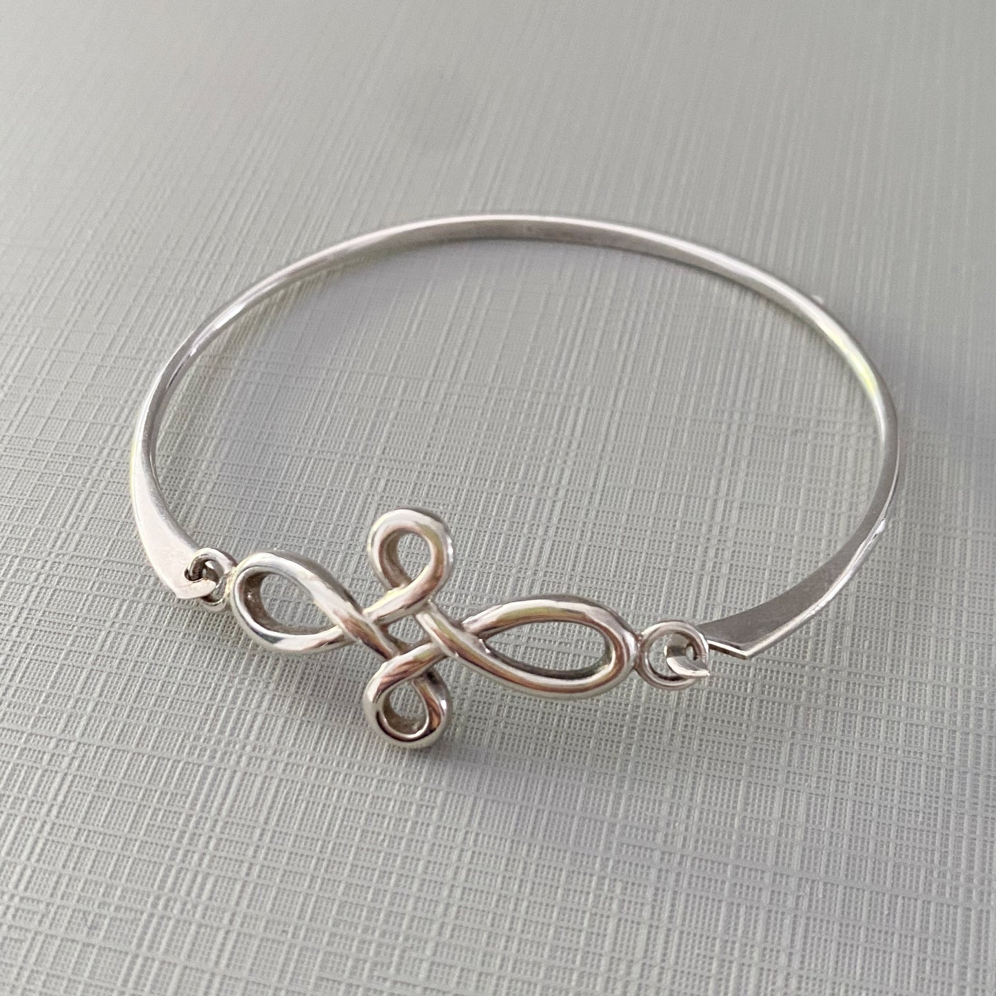 GRUNGE LOOP bangle