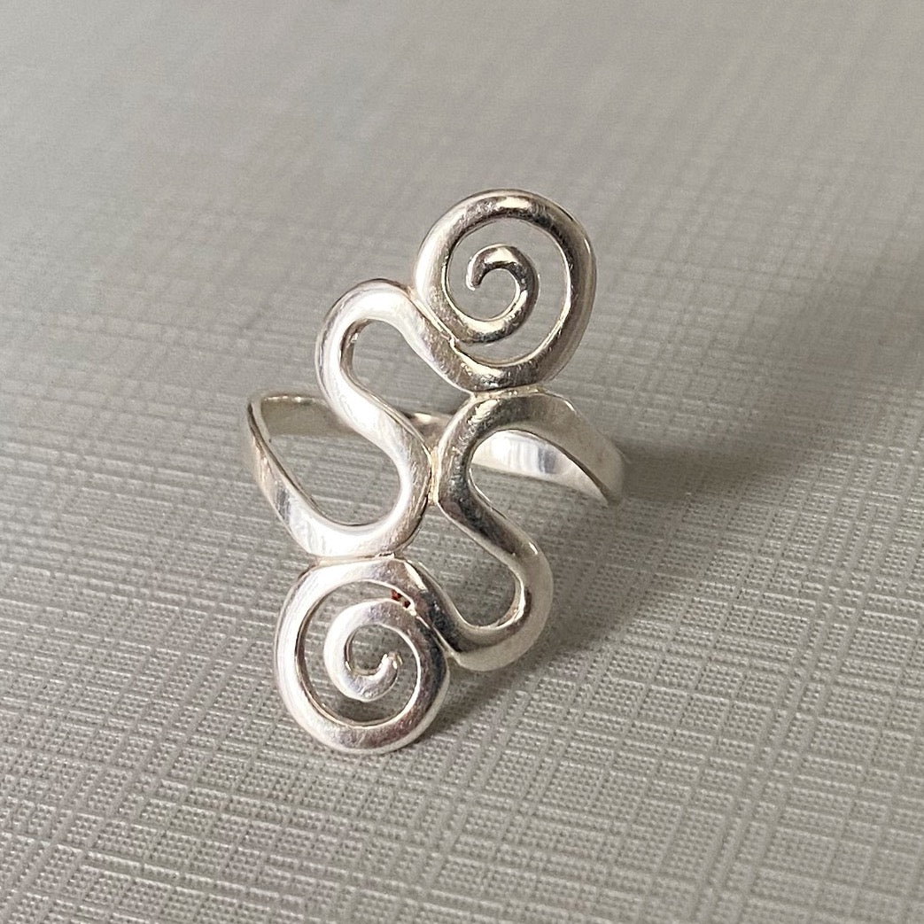 SWIRL ring