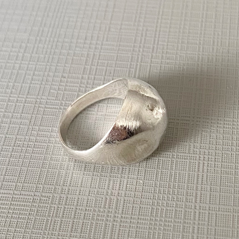 HAMMERED PINKY ring