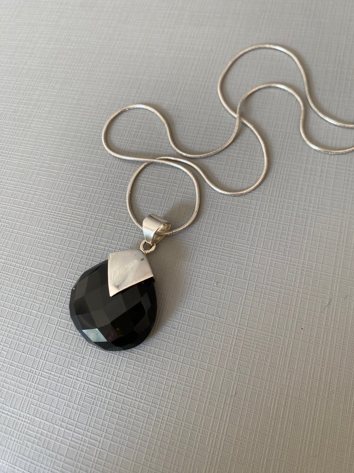 ONYX TEMPLE pendant