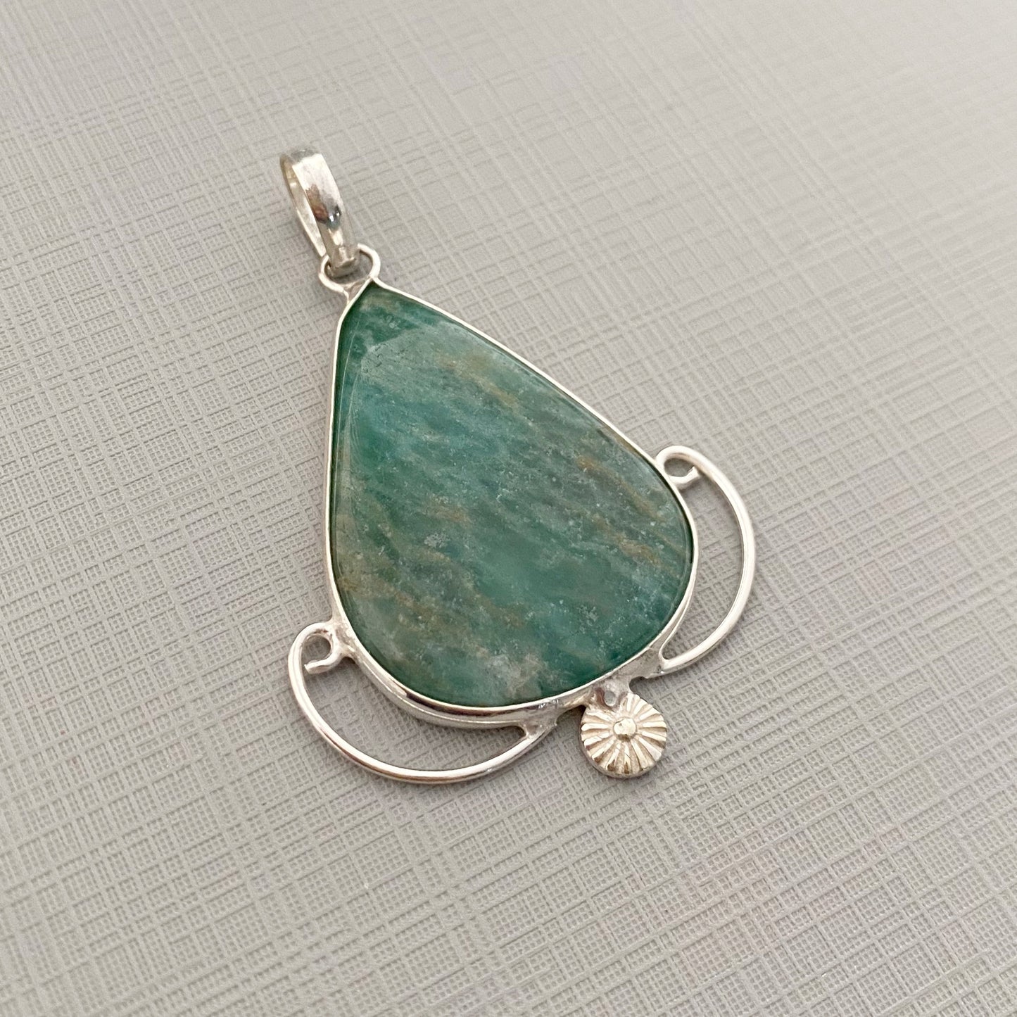 GREEN AVENTURINE ORNATE pendant