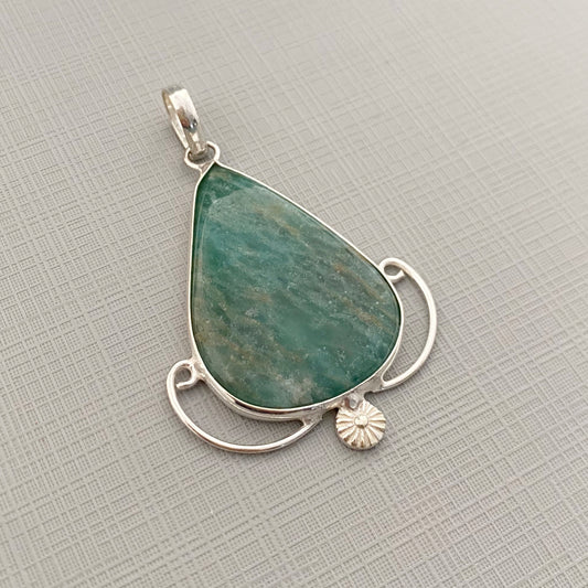 GREEN AVENTURINE ORNATE pendant