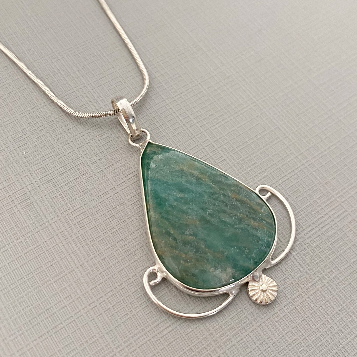 GREEN AVENTURINE ORNATE pendant