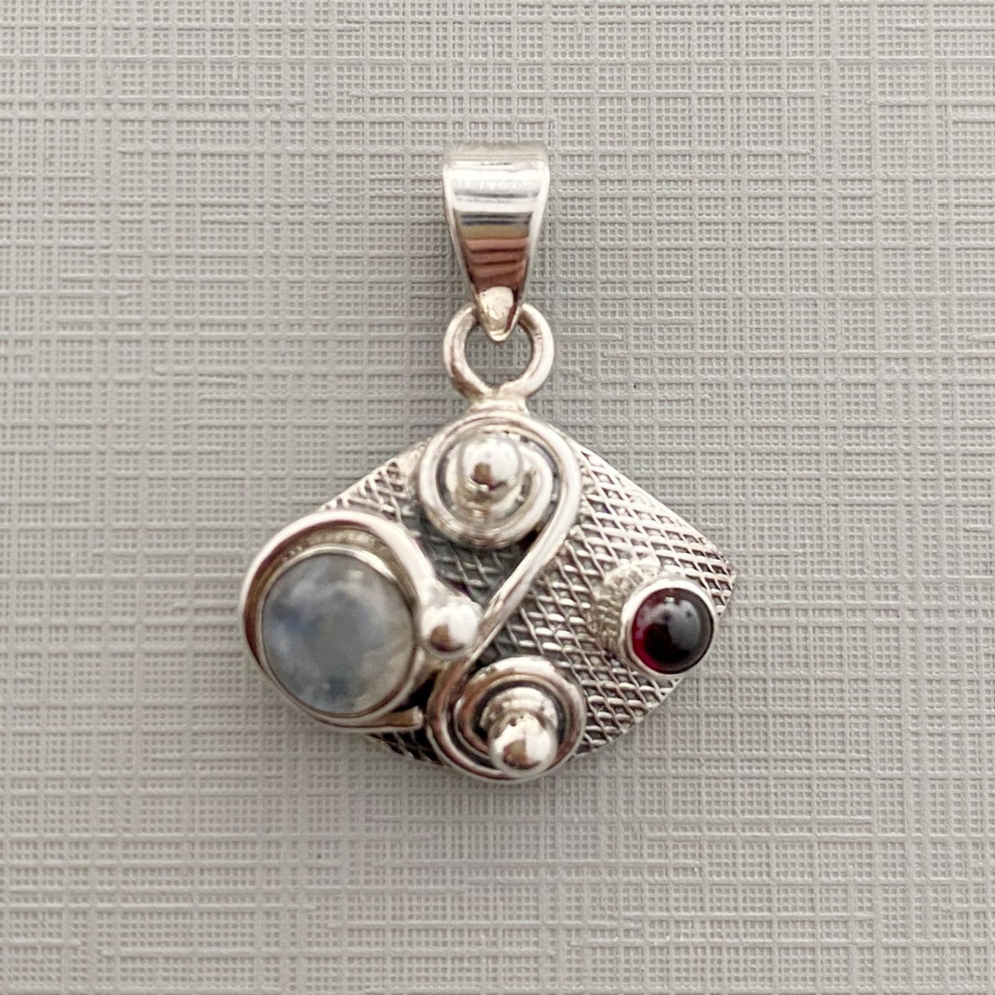 SWIRL STONE pendant