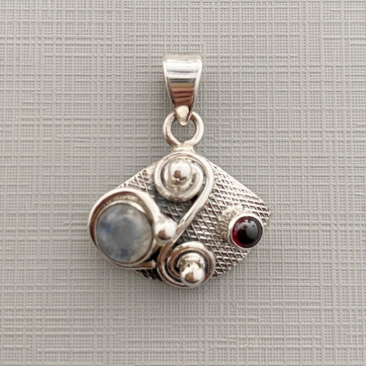 SWIRL STONE pendant
