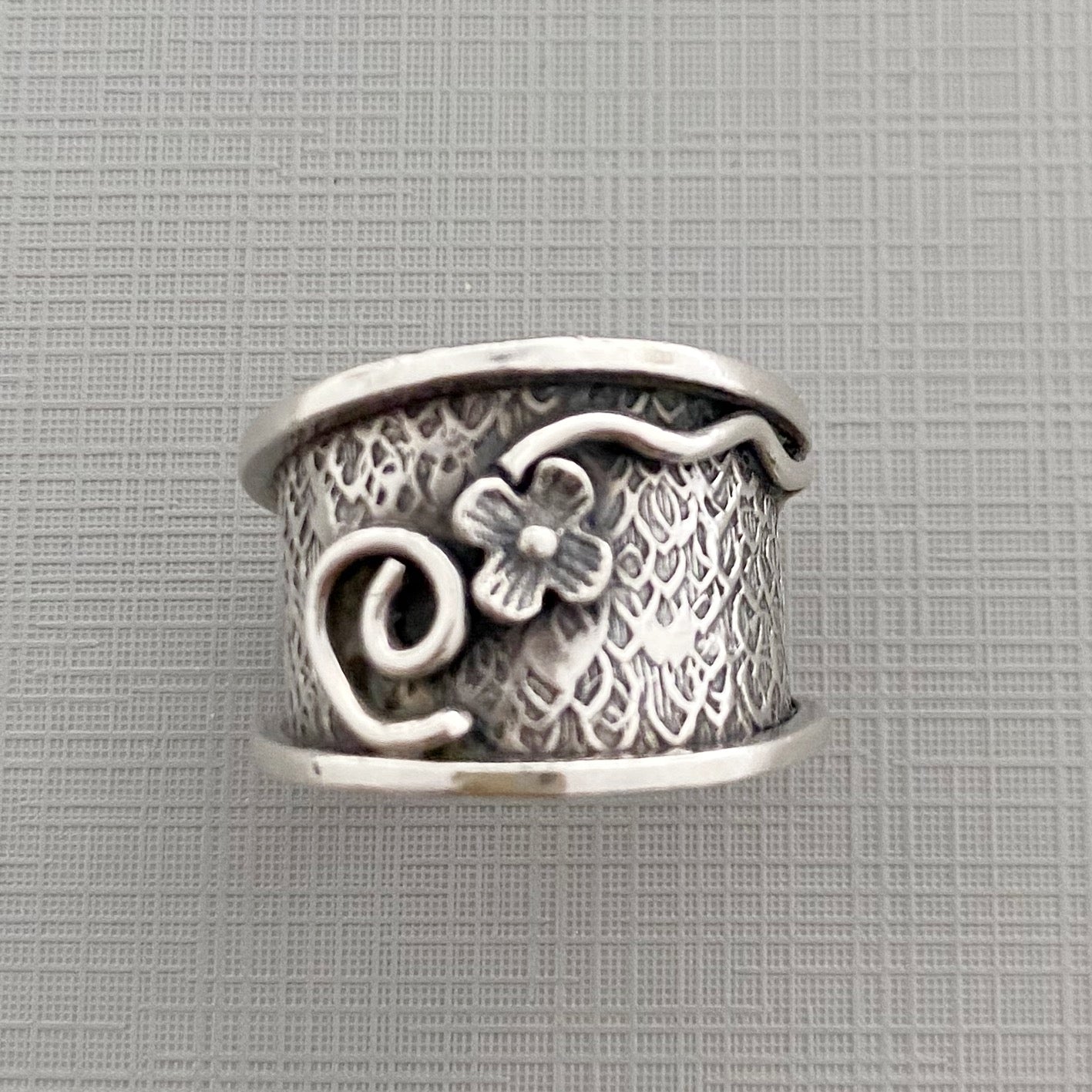 GRUNGE FLOWER ring