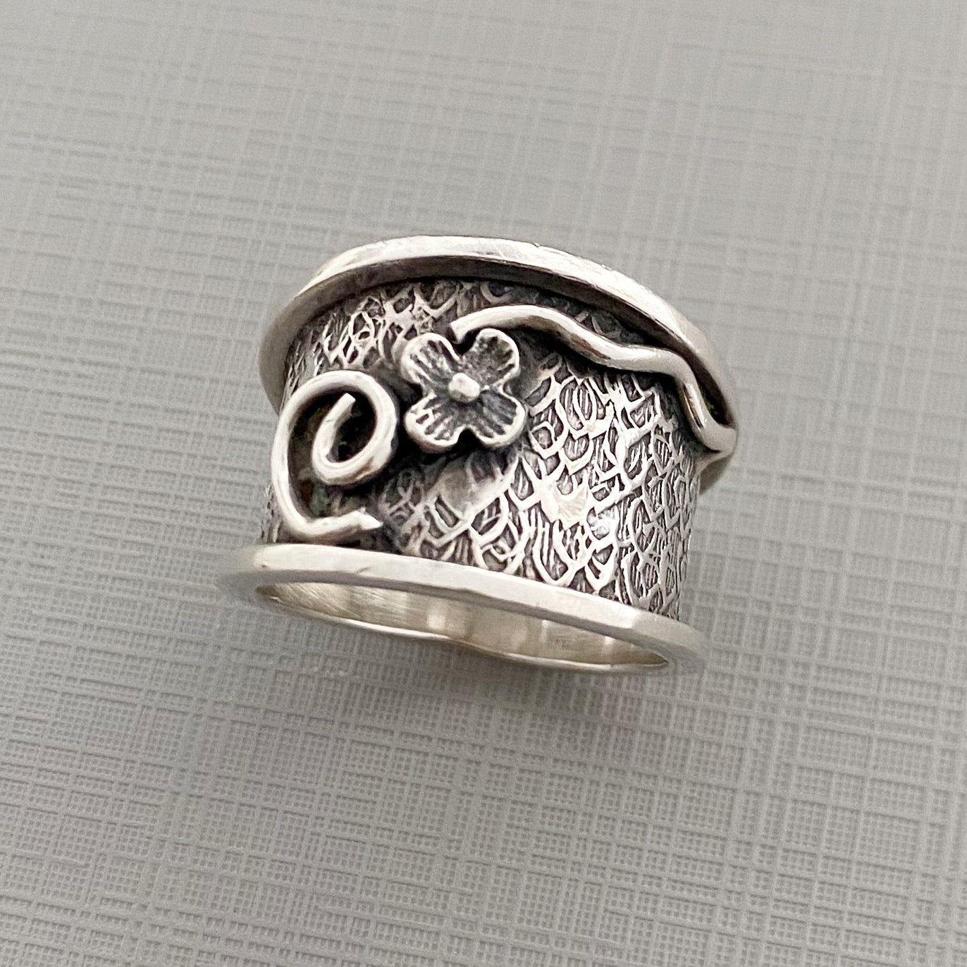 GRUNGE FLOWER ring