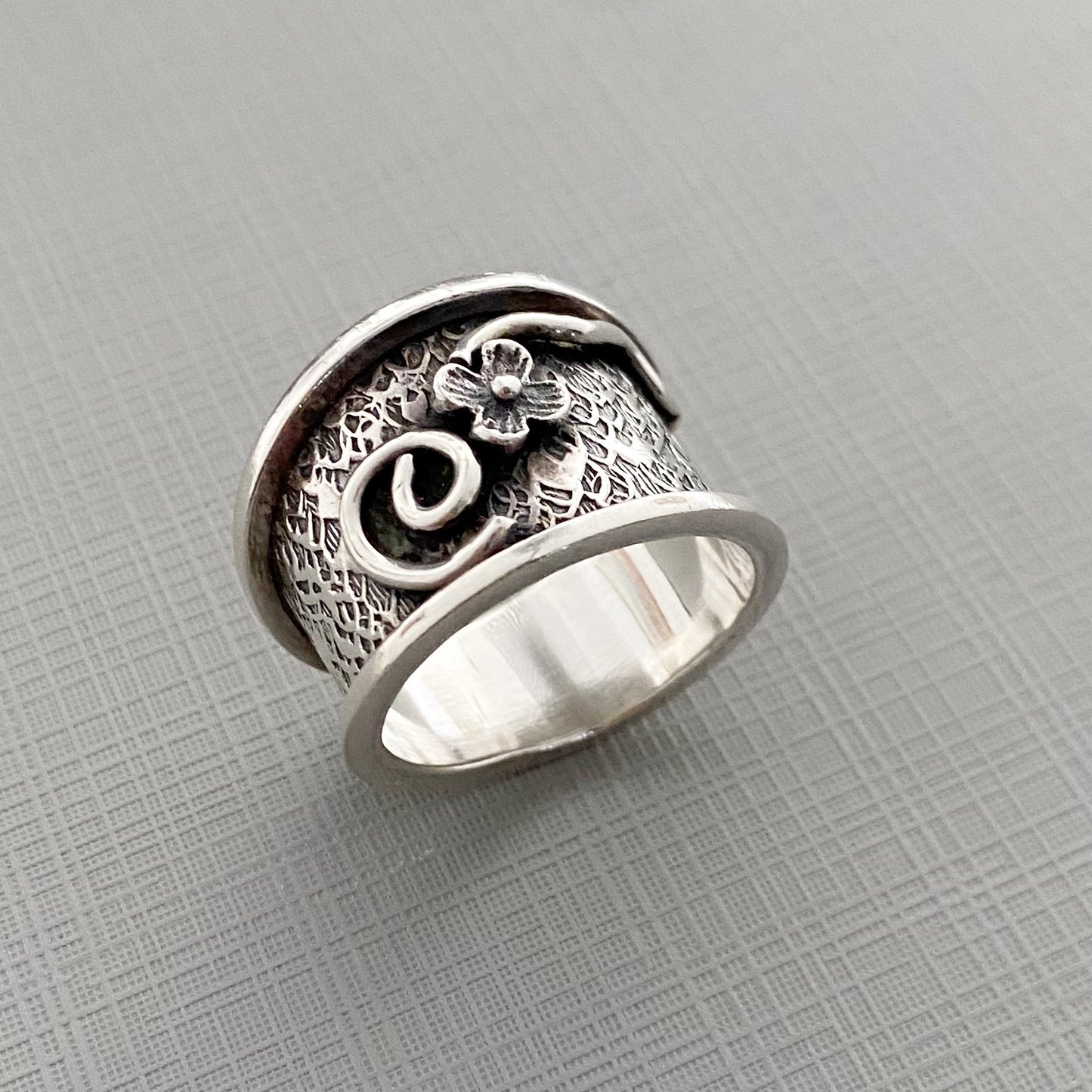 GRUNGE FLOWER ring
