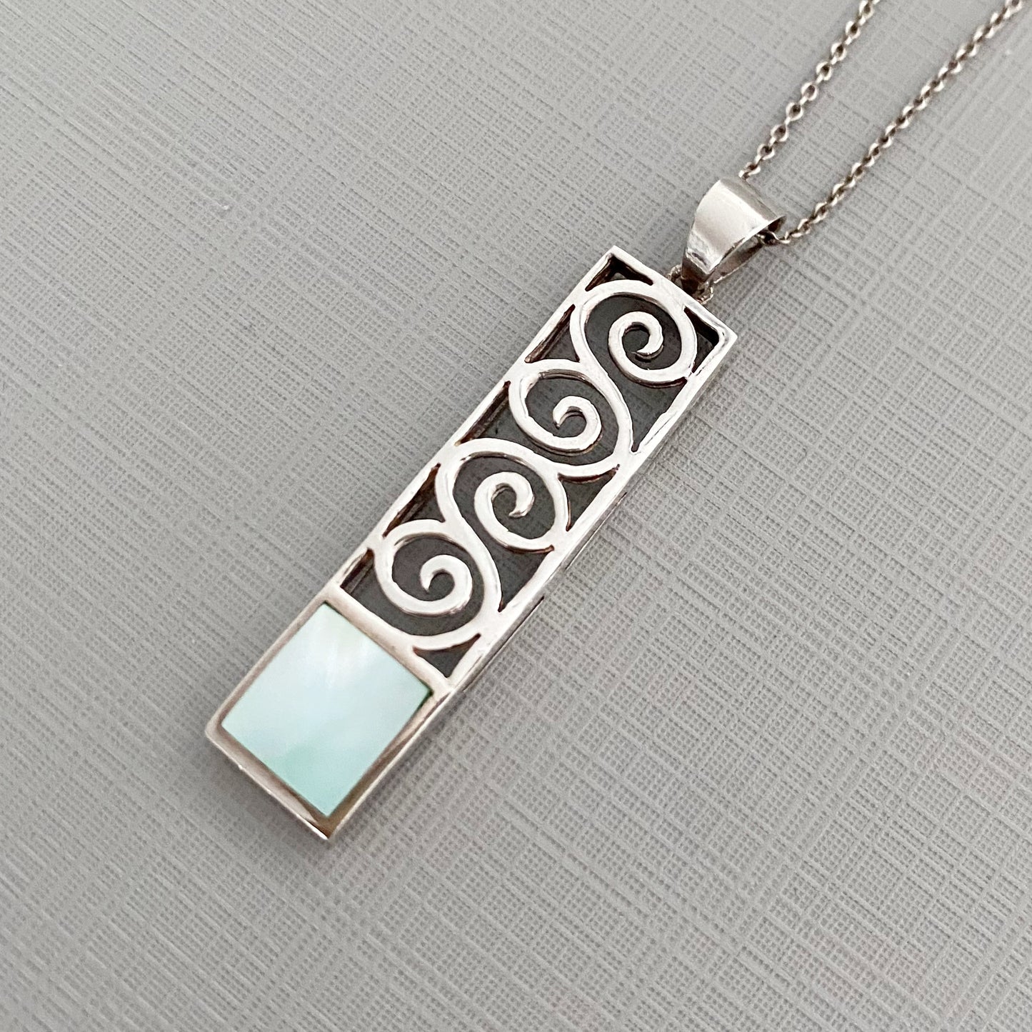 SWIRL SHELL necklace