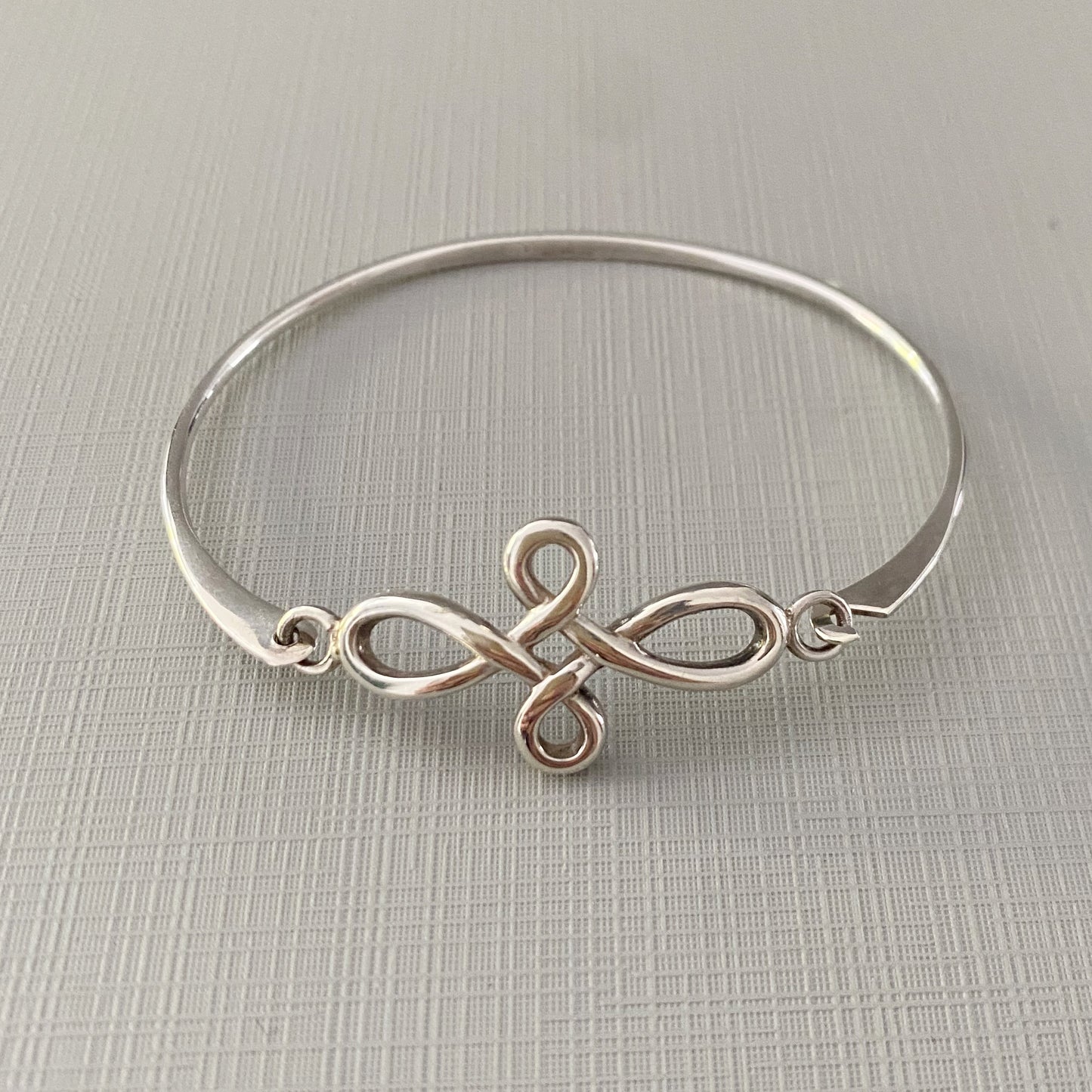 GRUNGE LOOP bangle