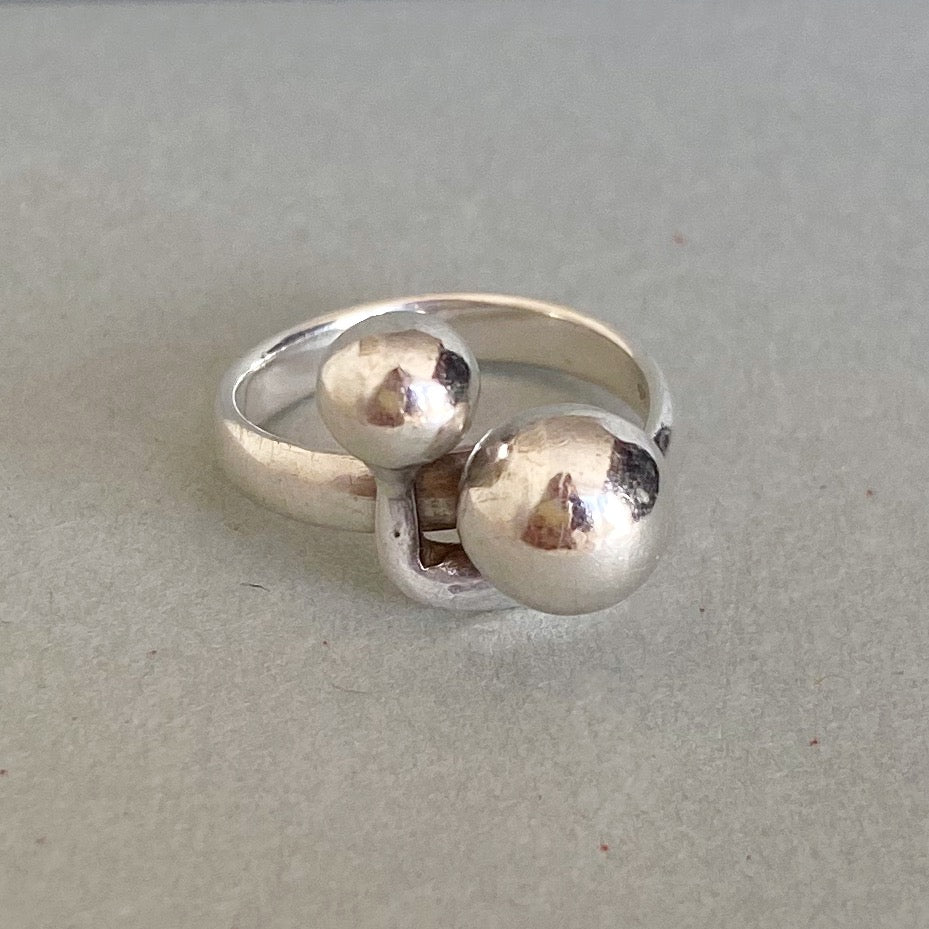 SILVER MOONS ring