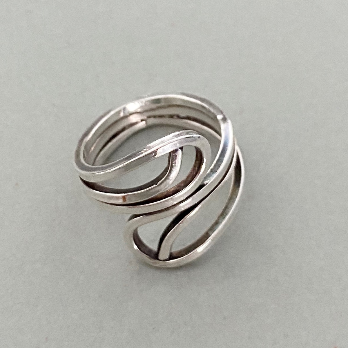 ABSTRACT SWIRL WAVE ring