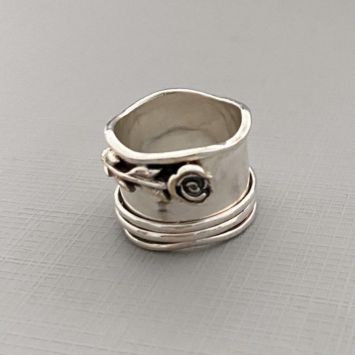 SILVER SPINNER ring