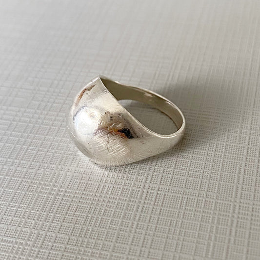 HAMMERED PINKY ring