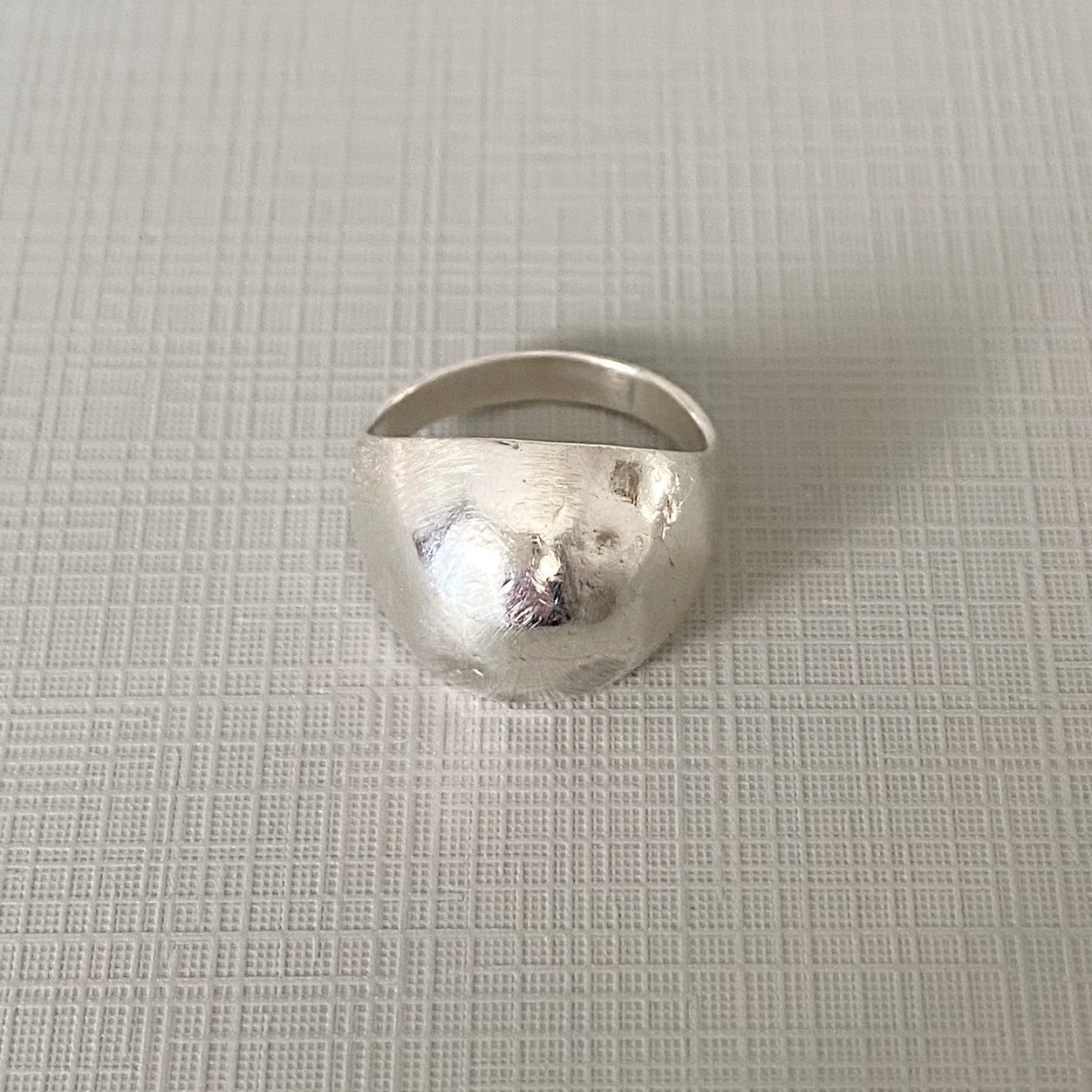 HAMMERED PINKY ring