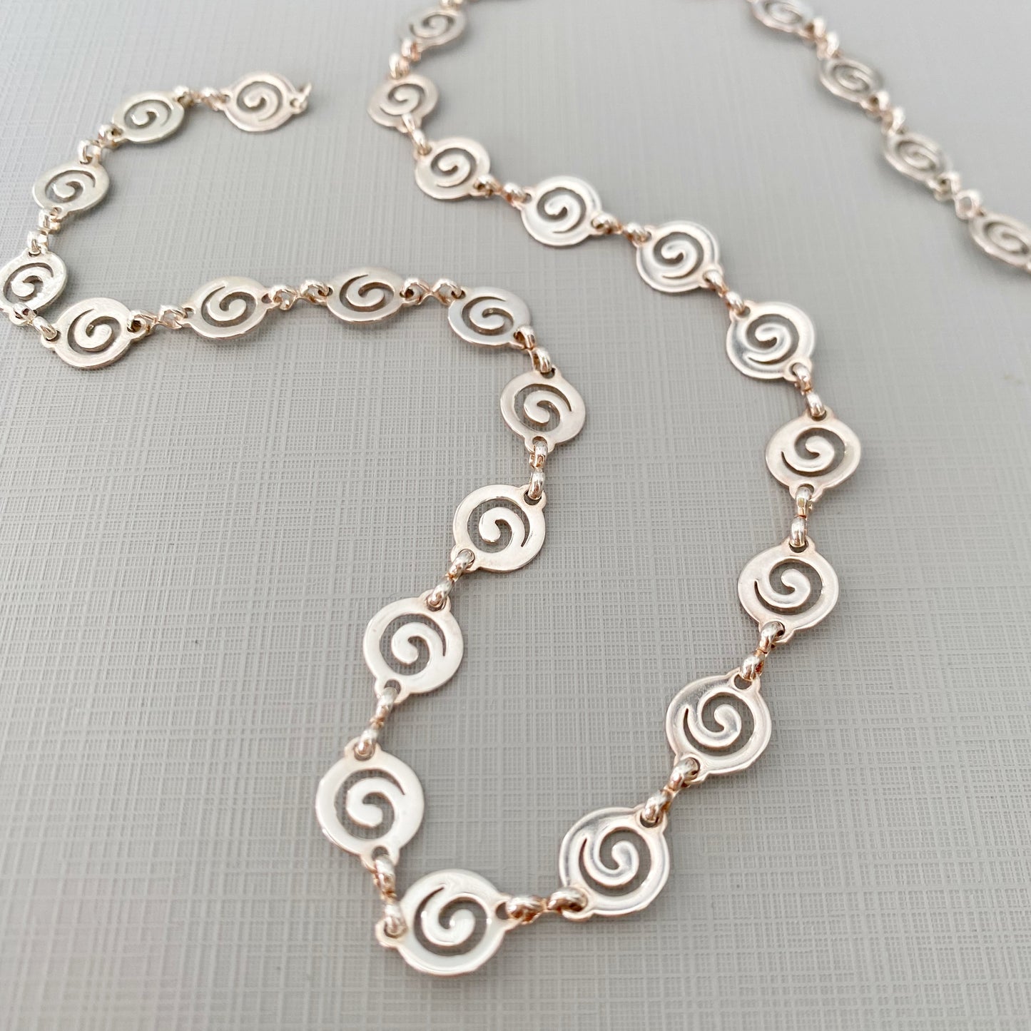 VINTAGE SILVER SWIRL necklace