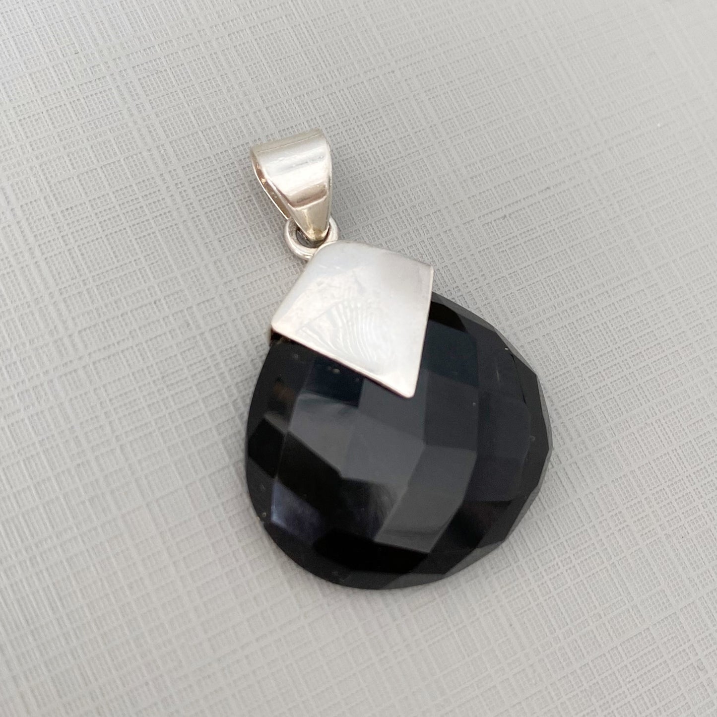ONYX TEMPLE pendant
